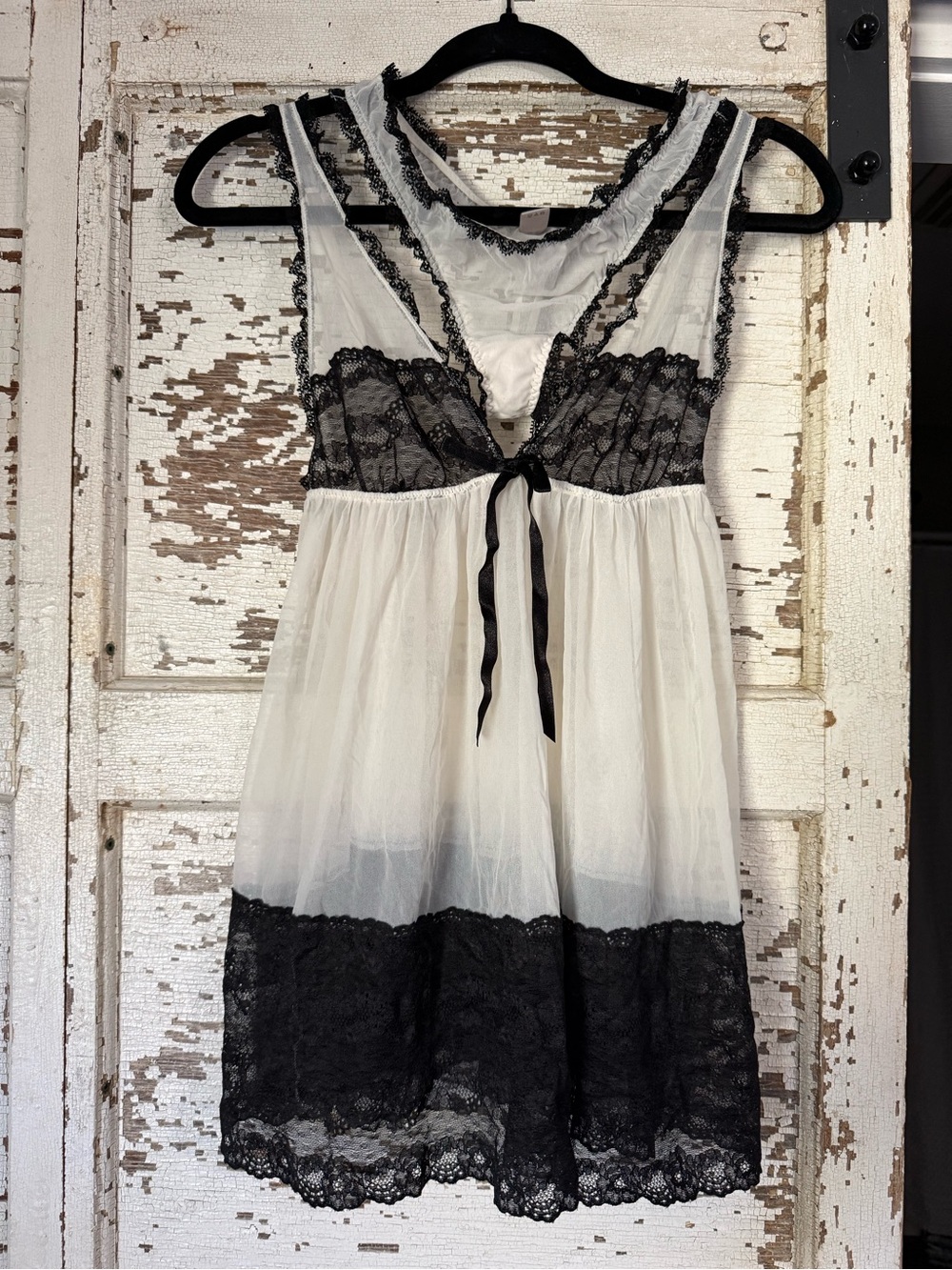 Victoria's Secret White and Black Lace Babydoll Chemise with Thong size Medium